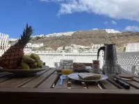 Modern Duplex Apartment Near Swimming Pool!!