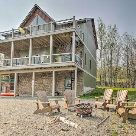 Rustic 3-Story Pittsburg Cabin w/ Lake & Mtn Views