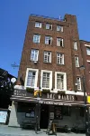 The Walrus Bar and Hostel Hôtels à : Londres