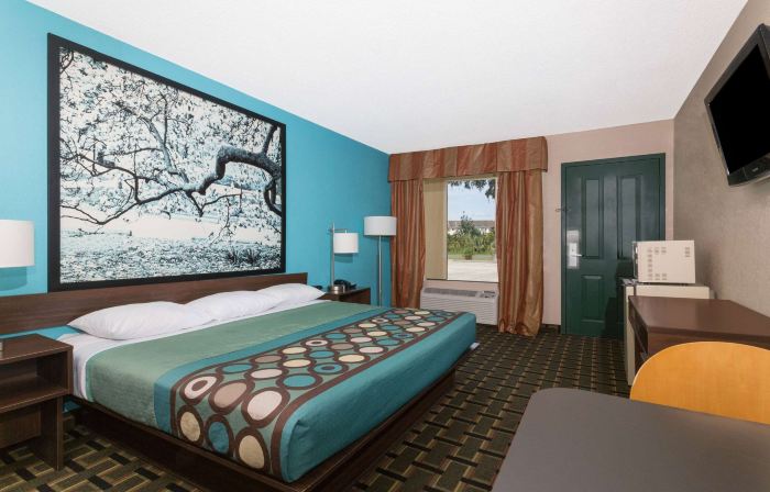 Super 8 by Wyndham Brunswick South/I-95