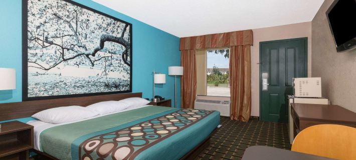 Super 8 by Wyndham Brunswick South/I-95 Hotels in Glynn County
