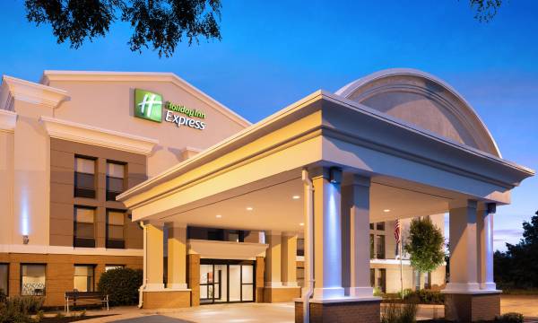 Holiday Inn Express Indianapolis Airport by IHG