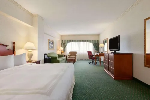 Radisson Hotel Cedar Rapids - Hot Tub