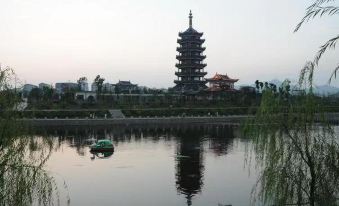 Jiuqinju Rest Xiangyang Audiovisual Homestay (Huaihua High speed Railway  Station Branch)