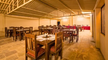 Royal Pavilion Camps Отели в г. Сэм