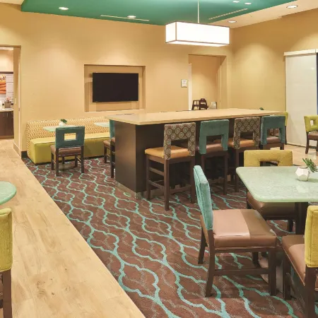 La Quinta Inn & Suites by Wyndham Carlsbad