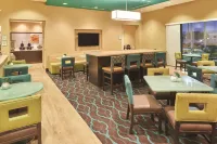 La Quinta Inn & Suites by Wyndham Carlsbad - Uima-altaat