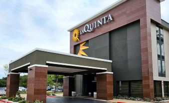 La Quinta Inn & Suites by Wyndham Houston Stafford Sugarland