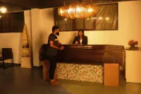 Atmani Waterfront Resort Hotel di Cola