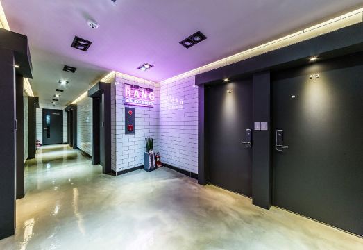 부티크호텔 랑 조명 분위기