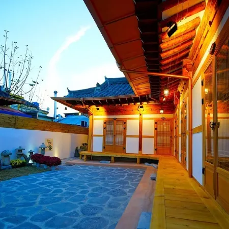 Hanok House Отели рядом с достопримечательностью «Павильоны Омоктэ и Имоктэ»