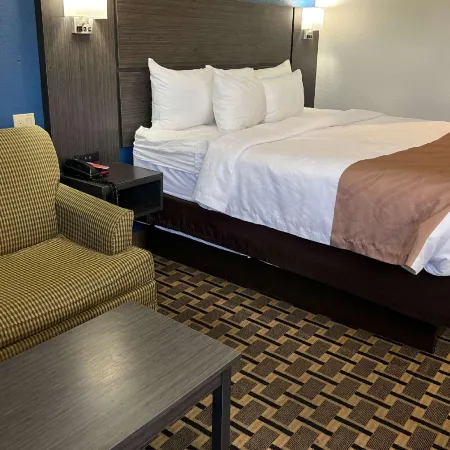 Quality Inn & Suites Louisville East Hotels in Hurstbourne