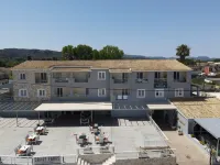 Aqua Luxury Suites by Estia
