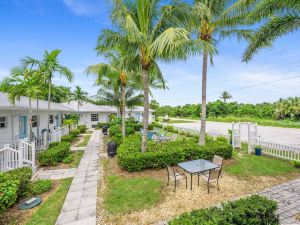 Seahorse Beach Bungalows