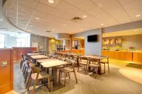 勞倫斯市中心萬豪SpringHill飯店 - 早餐