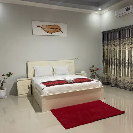 Kedai Terapung Hotel & Resto Отели в г. Бима