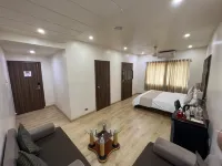 Hotel the Evergrand Palace Hotels in Раджкот