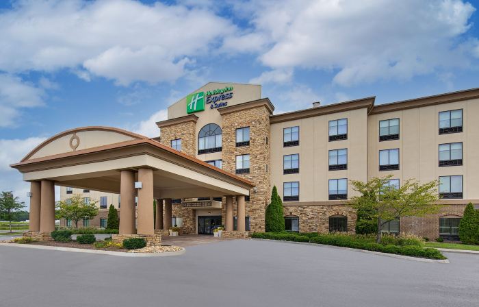 Holiday Inn Express & Suites Cleveland Northwest by IHG