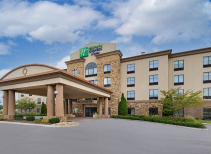 Holiday Inn Express & Suites Cleveland Northwest by IHG