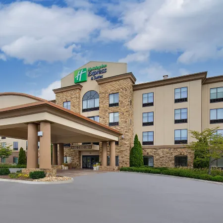 Holiday Inn Express & Suites Cleveland Northwest by IHG