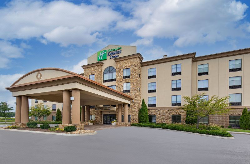 Holiday Inn Express & Suites Cleveland Northwest by IHG