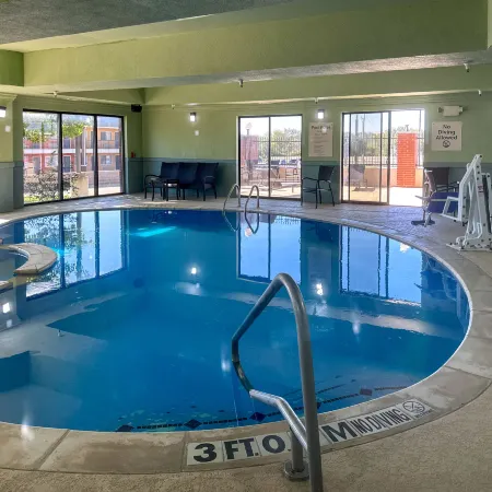 Holiday Inn Express & Suites Ennis by IHG