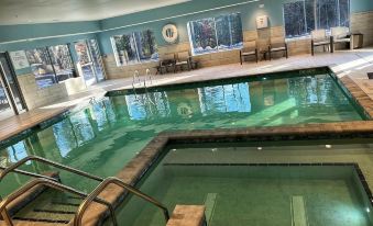 Holiday Inn Express & Suites Rhinelander