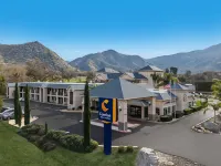 Comfort Inn & Suites Sequoia Kings Canyon Hotels in Three Rivers