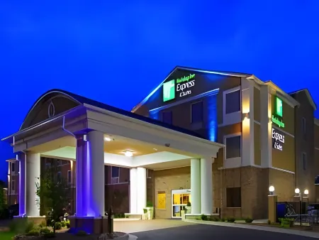 Holiday Inn Express & Suites Charleston-Kanawha City Отели в г. Чарльстон