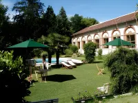 Hotel Les Bellugues فنادق في Mialet