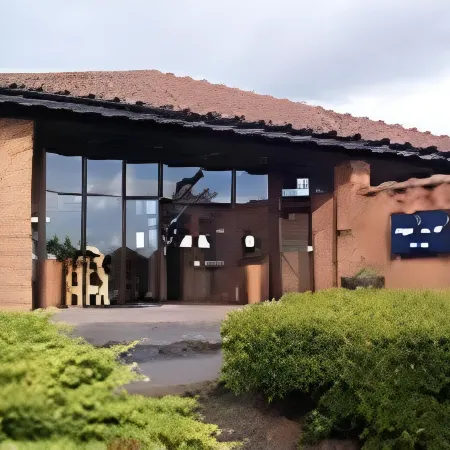 Riverside Lodge Hotel