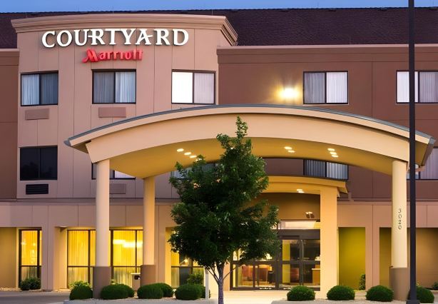 Courtyard Salina
