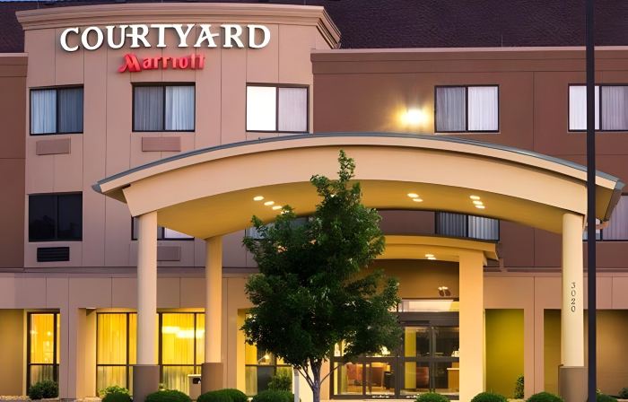 Courtyard Salina