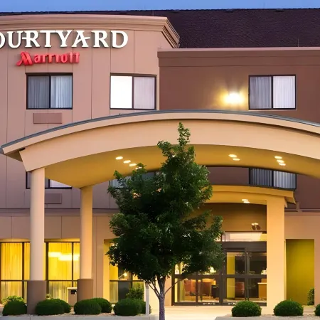Courtyard Salina