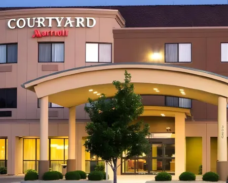 Courtyard Salina Hotels in Salina