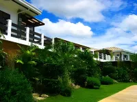 La Pernela Beachfront Resort Hôtels à : Dauis