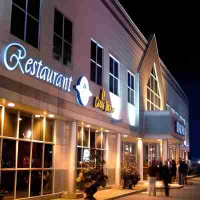 Hotel & Suites le Dauphin Drummondville Hotel Exterior