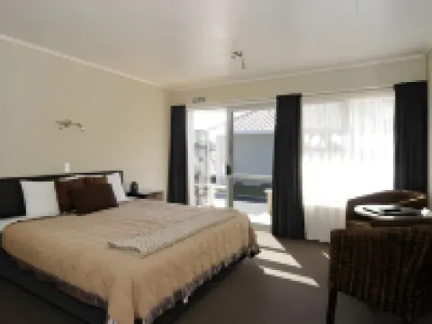 Accent on Taupo Motor Lodge Hotels near Ngātoroirangi Mine Bay Māori Rock Carvings