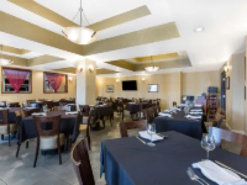The Oaks Hotel & Suites Hotels in Paso Robles