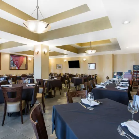 The Oaks Hotel & Suites