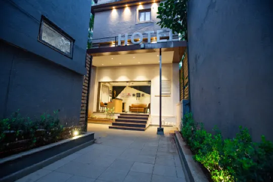 Hotel Bela Goa Отели рядом с достопримечательностью «Мирамар Бич»