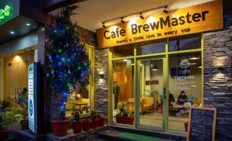 Hotel Peepal Tree - Housity
