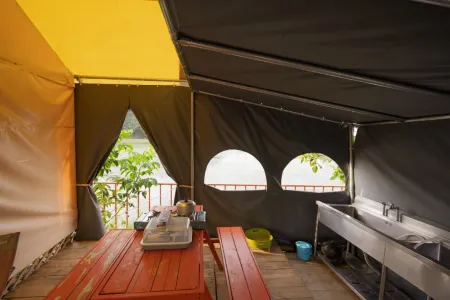 Yeongcheon Kids Farm Glamping Отели рядом с достопримечательностью «Solonggo Glamping»