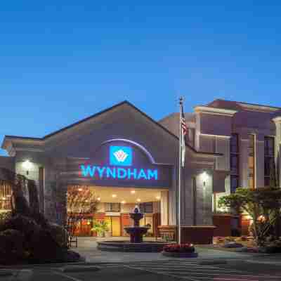 Wyndham Visalia Hotel Exterior