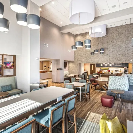 Hampton Inn & Suites by Hilton Bakersfield Central