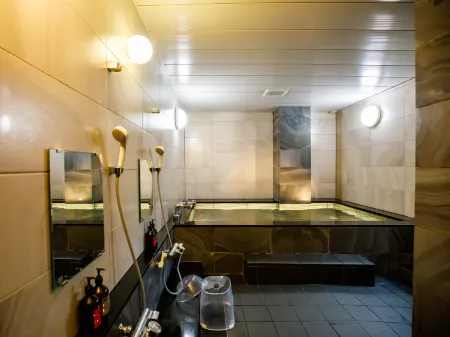 Hotel Sunplaza 2 Annex Отели рядом со станцией Suminoe-kōen Railway Station