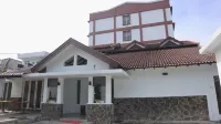 Grand Central Hotel Medan Hotels near Midwifery Academy Budi Mulia