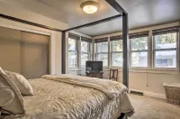 Charming Downtown Coeur DAlene Home with Yard! - spa