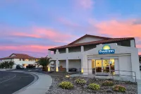 Days Inn by Wyndham Ridgecrest Near China Lake Naval Station Hotels in Kern County