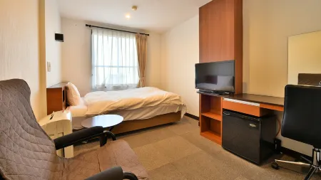 Sauna and Hotel Midori Kan Отели рядом со станцией JR Handa station